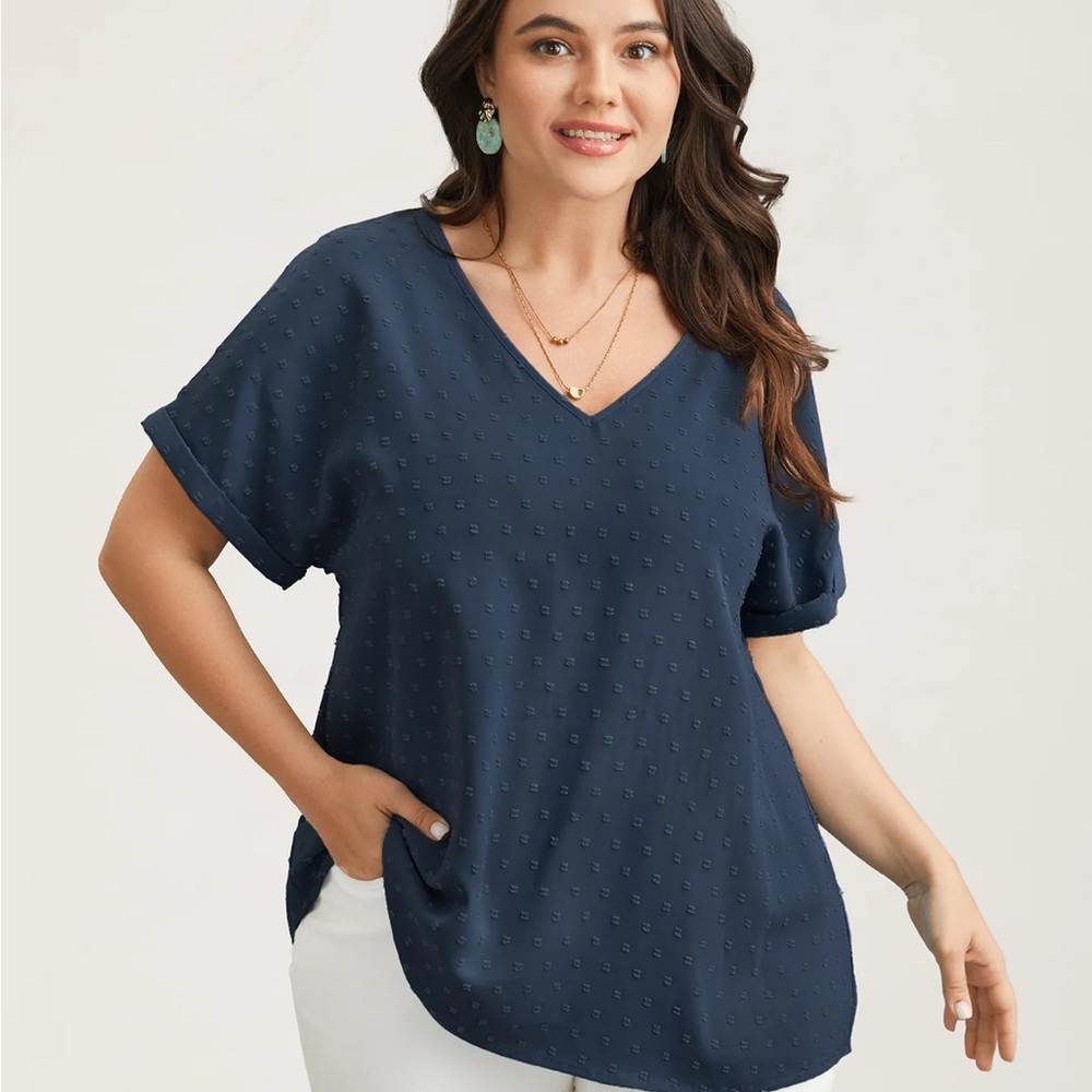 LIKE NEW PLUS SIZE 22-24/3X BloomChic Indigo Back-Button Textured V-Neck Blouse